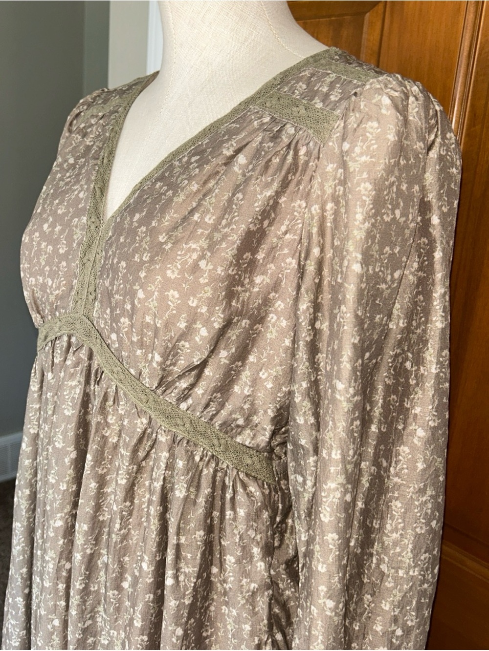 In Loom Beige Floral Long Sleeve Tiered Maxi Dress Cottage Core Fairy Bridgerton - Picture 3 of 16